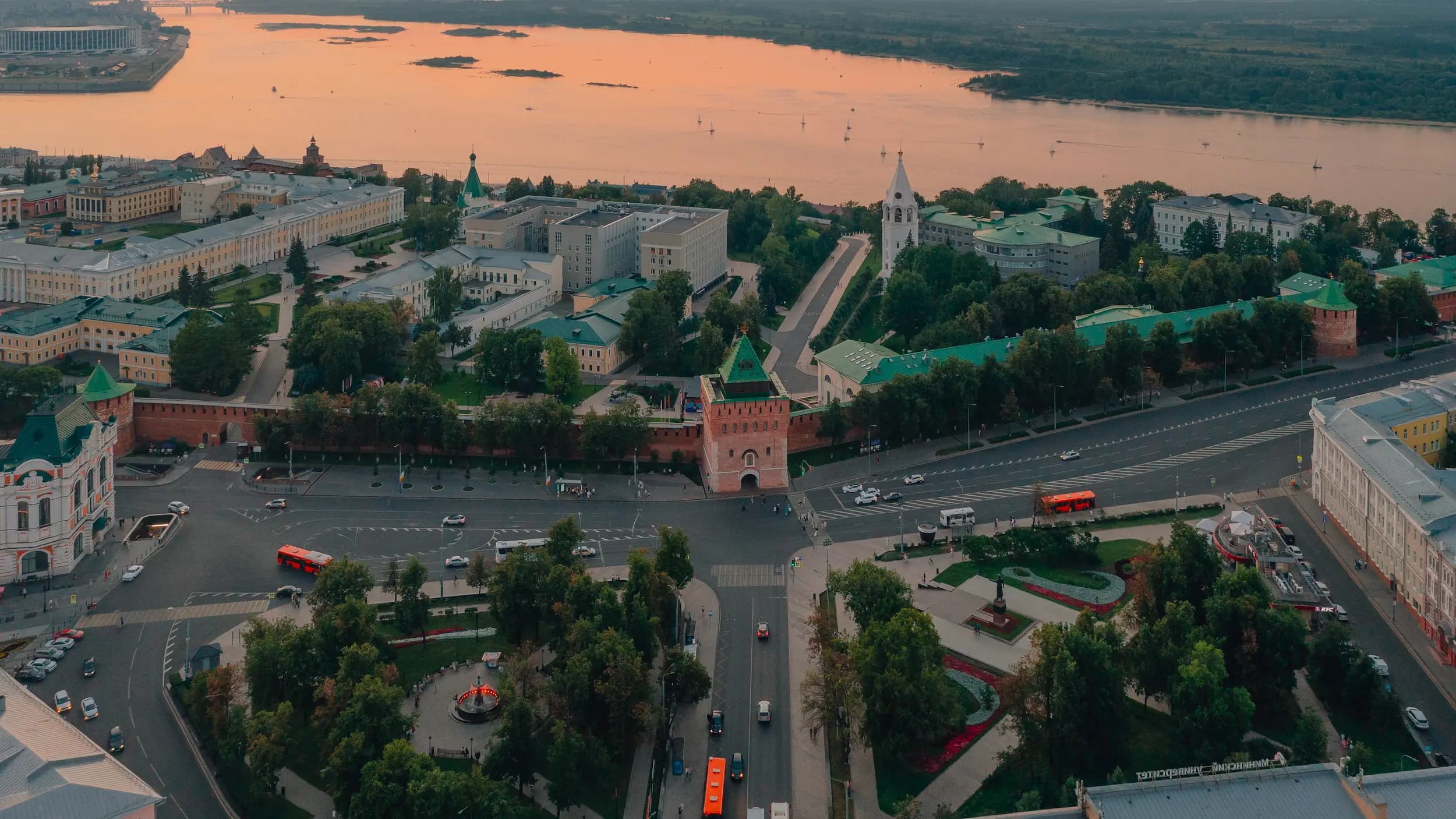 Нижний Новгород: виды, Кремль, дом Рукавишниковых — Нижний Новгород
